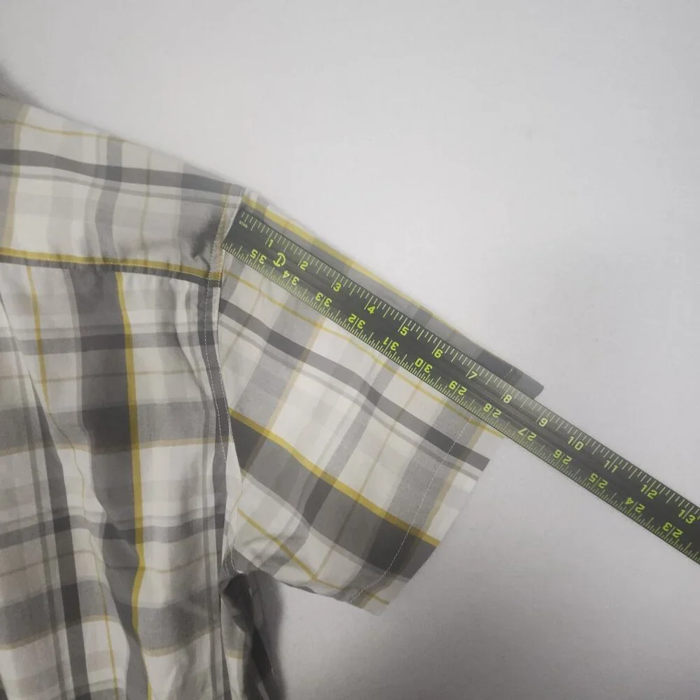 Lot of 2 Eddie Bauer Mens Shirt Sz M‎ & L Classic Fit Short Sleeve
